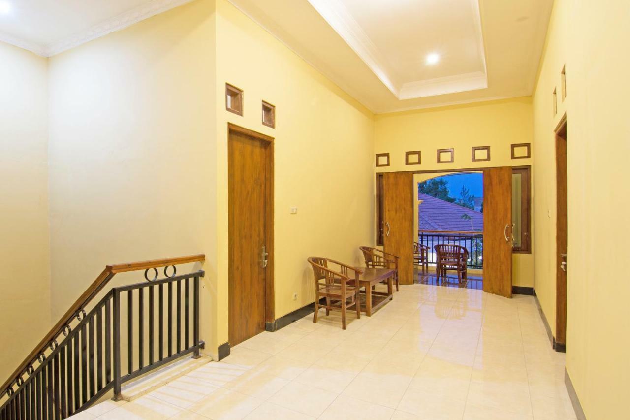 Oyo 931 Dara Dewi Homestay Yogyakarta Exterior foto